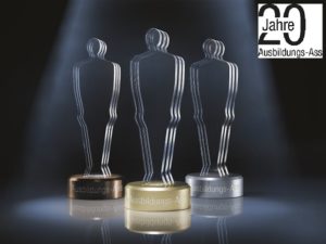 AusbildungPokale_Gruppe_Lichtkegel_kleiner_m20logo_57804